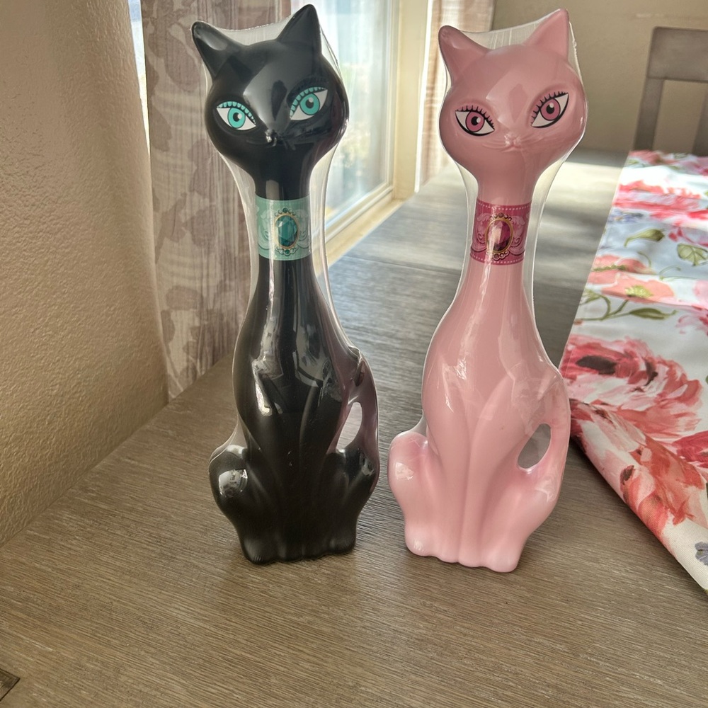 New Avon Prissy & Prim Cat Bubble Bath